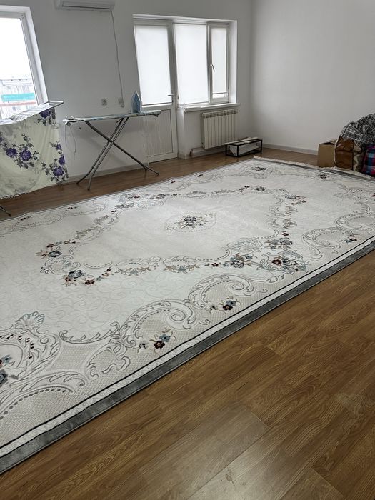 Продам хороший ковер размер 5на 2,5