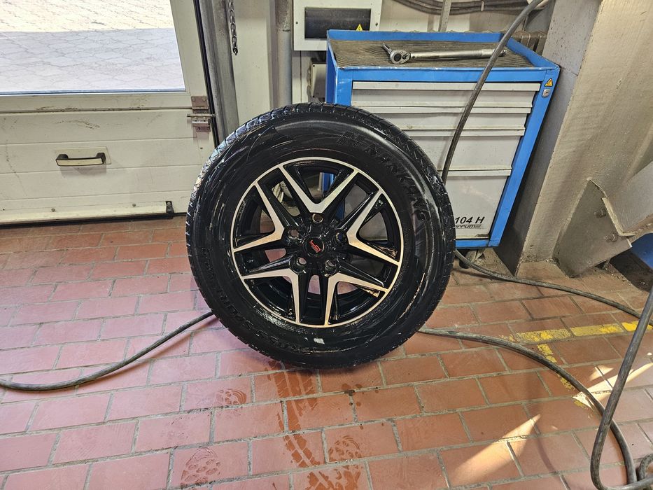 Продам диски с шинами