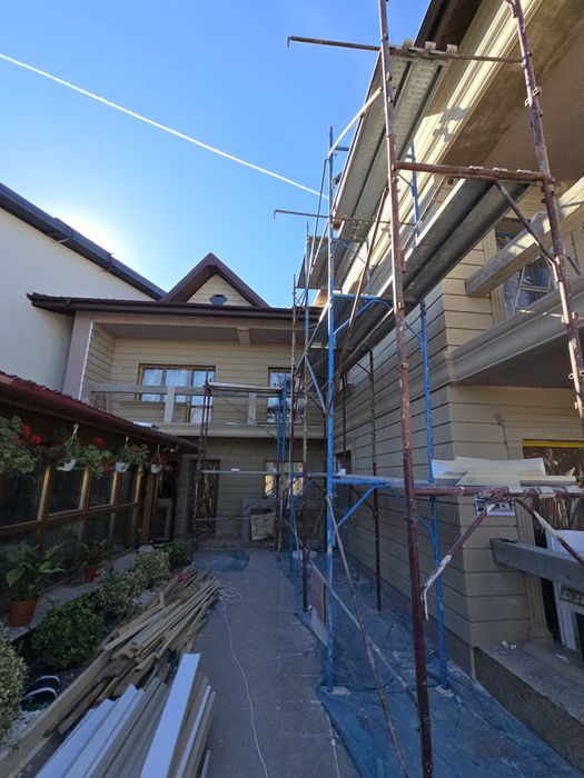 Schela de inchiriat schela ingusta și izolații exterioare