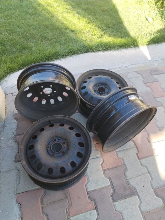 Patru jante de tabla 205/60/16/ pentru Peugeot 407 de vânzare