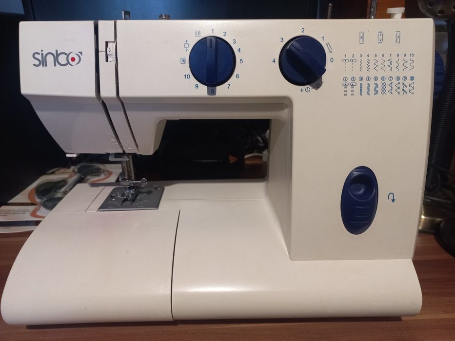 Продам швейную машинку