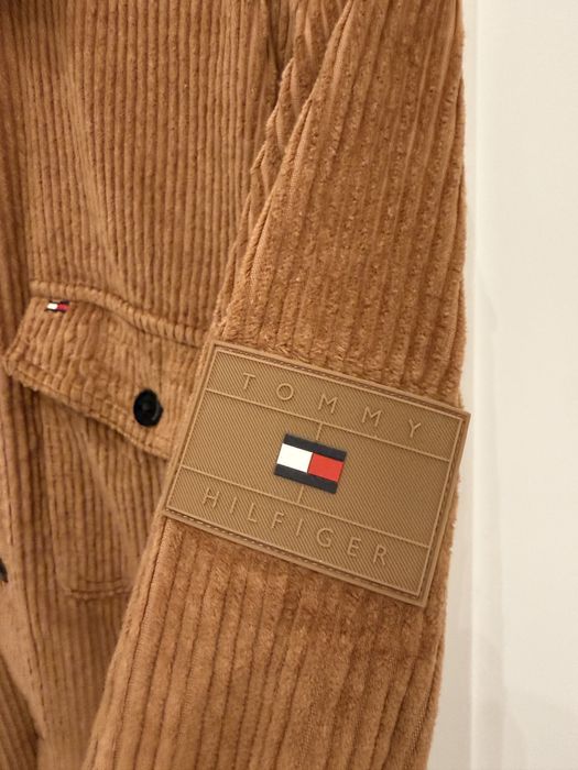 ЧИСТО НОВА Tommy Hilfiger Кадифена Риза / Яке