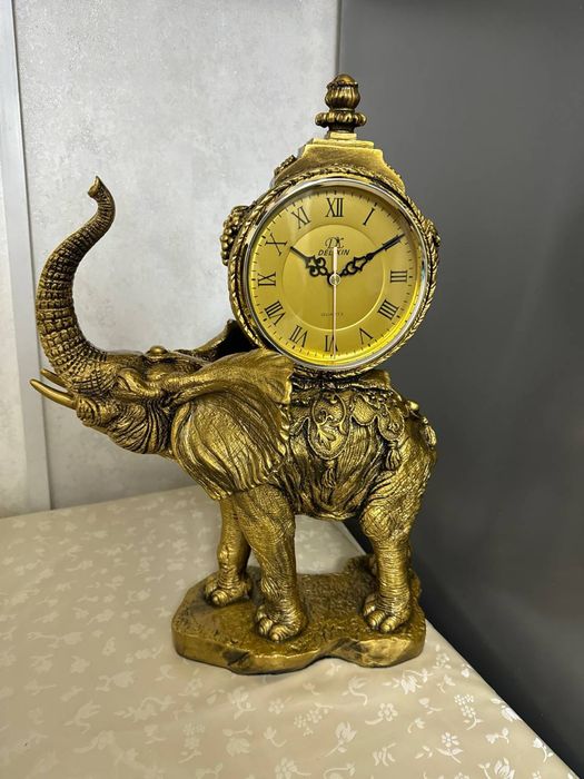 Soat suvunir  zor sovga  yengi turipti