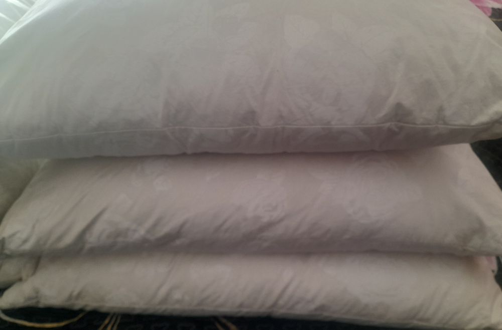 Подушки 80см×75см перьевые