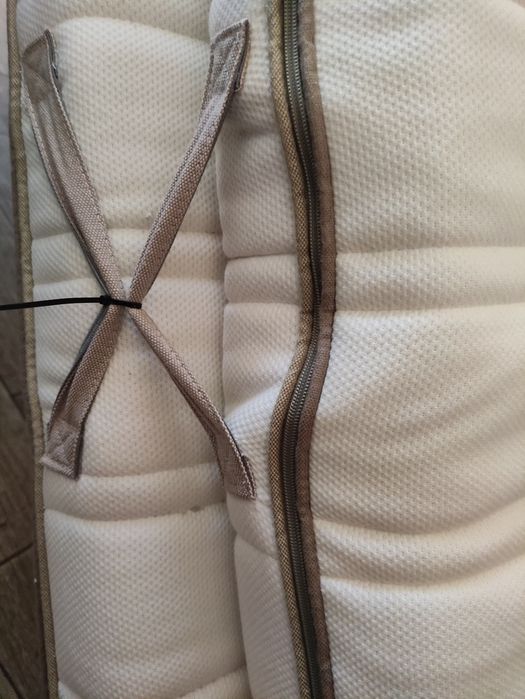 Продавам двулицев матрак