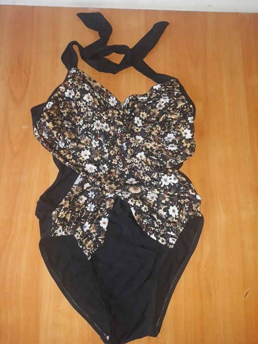 Продам женские купальники