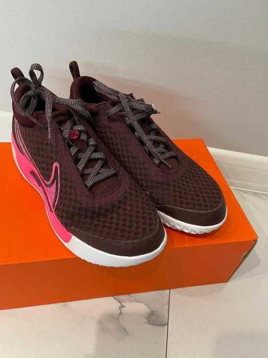 женские кроссовки Nike