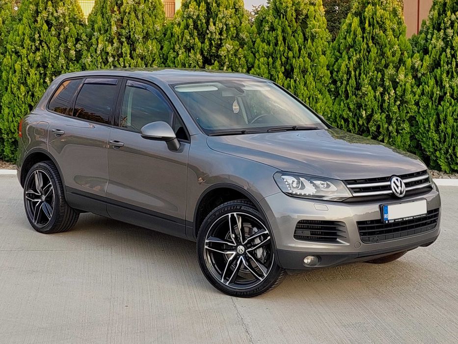 VOLKSWAGEN Touareg