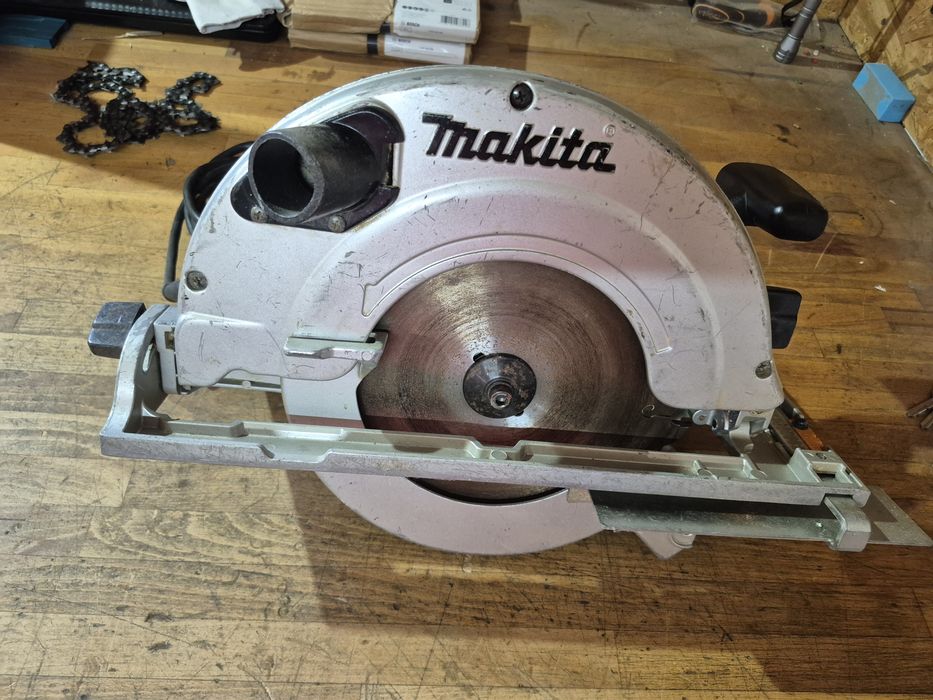 Circular de mana Makita 5903R
