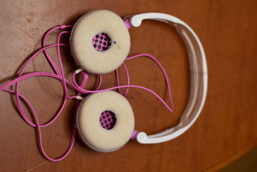 Розови слушалки panasonic с кабел