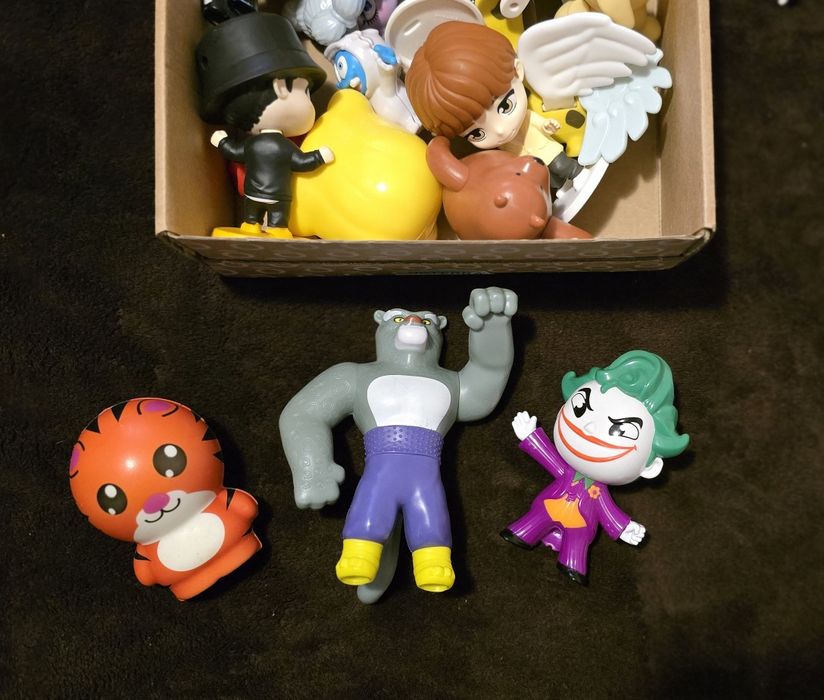 Figurine jucării pentru copii