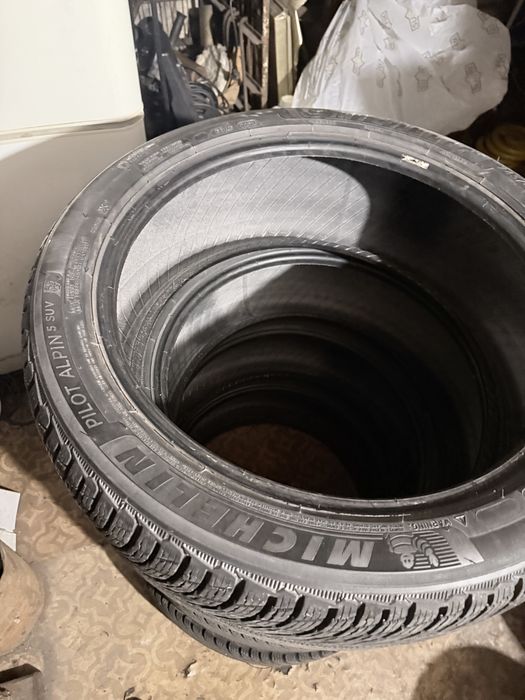 Продам шины зима липучка  245.45 r20