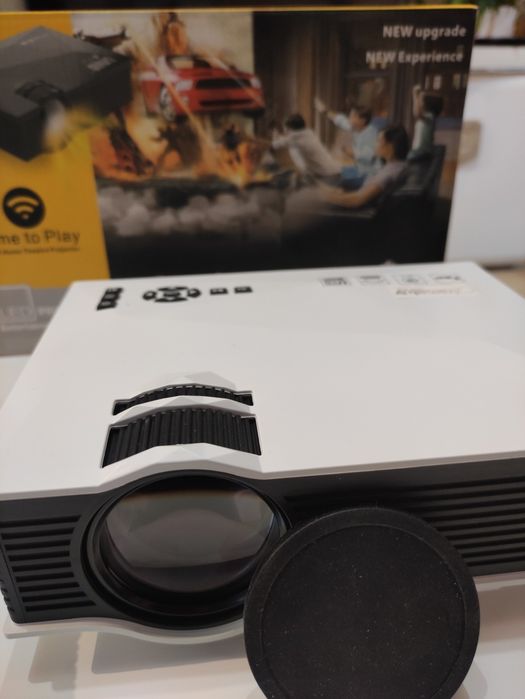 Мини Проектор UNIC UC68  Multimedia Home Theatre LED HD 1800 lumens