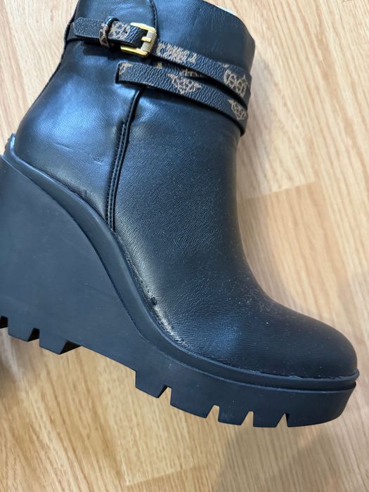 Încălțăminte Guess cu defect, 70 lei