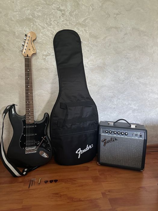 Гитара Fender Squier Affinity Stratocaster HSS + усилитель