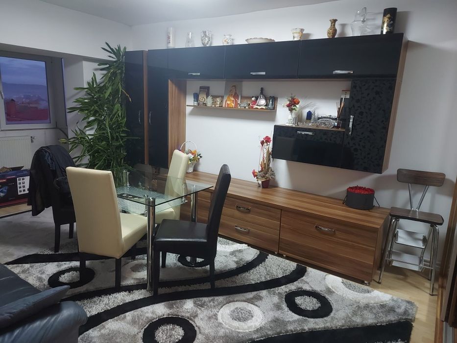 Vand apartament 4 camere.