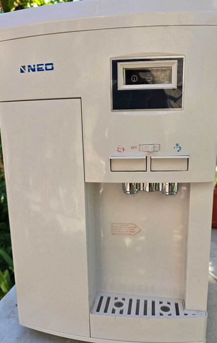 Диспенсър за вода NEO