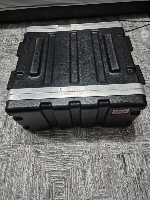 Case /rack aplificatoare 4u