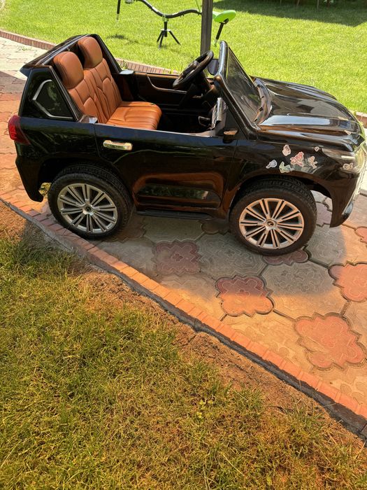 Детский автомобиль Lexus 570