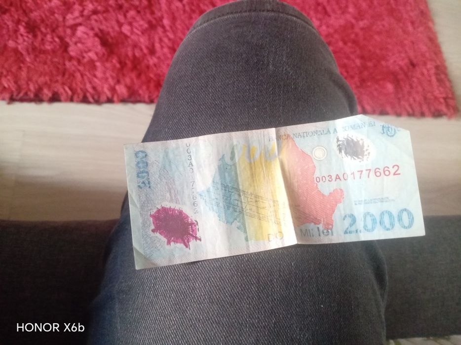 Vând bancnotă 200 de lei eclipsă