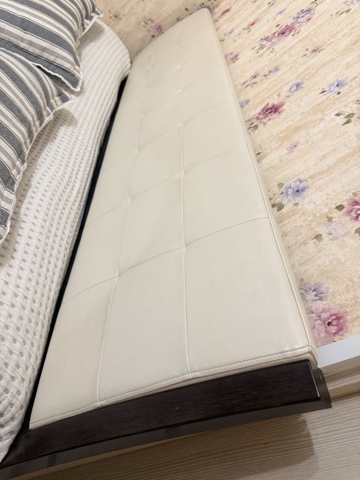 Продается кровать 180*200