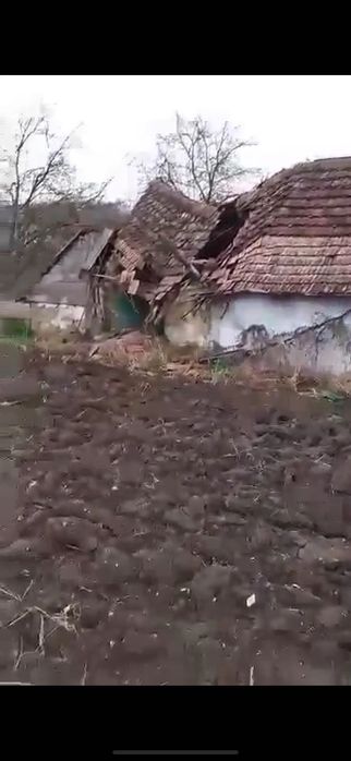 Casă de Vanzate / Loc de vanzare intravilant