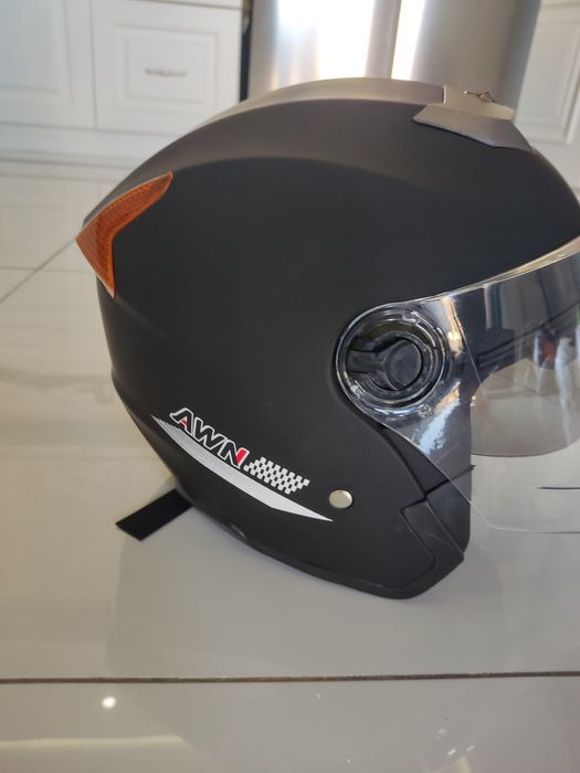 Шлем, каска мотоцикл ва скутерлар учун. Янги Хиойда ишлаб чикарилган