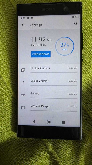 Vand telefon sony xperia este nou