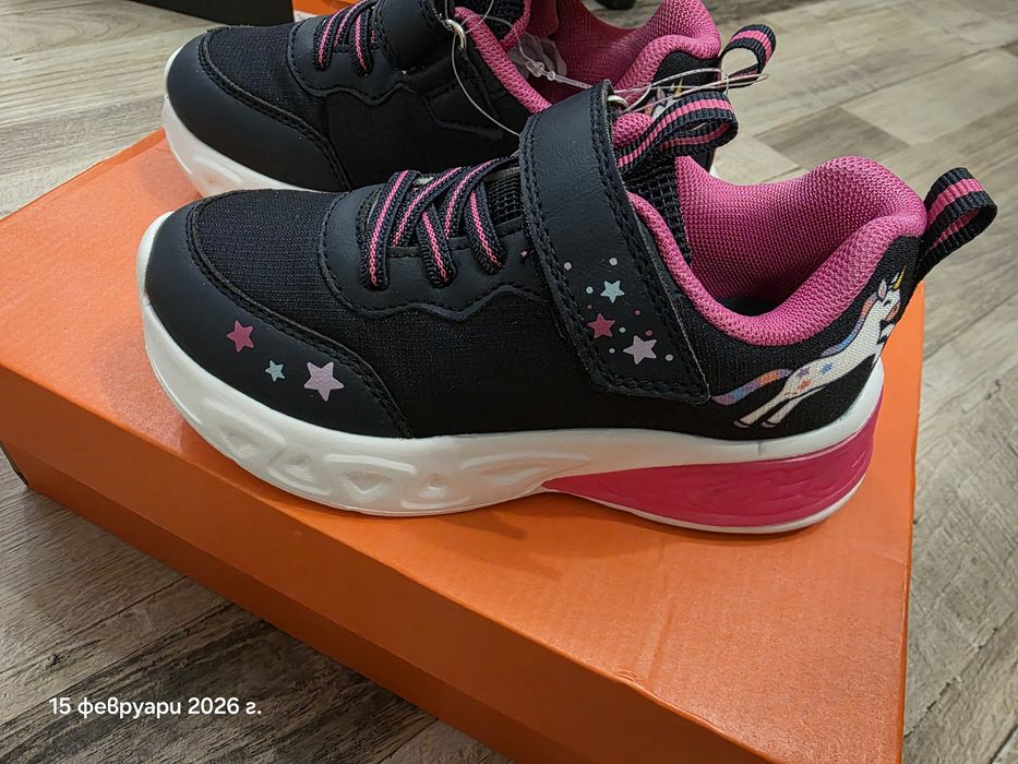 Детски светещи маратонки НОВИ