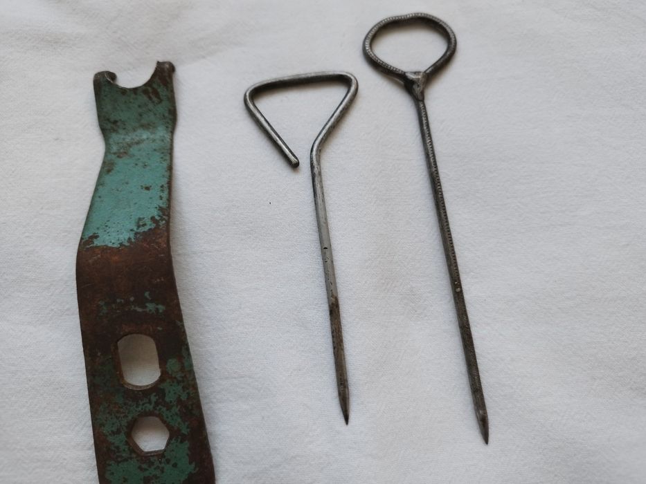 Стара Руска метална кутия, Стари предмети