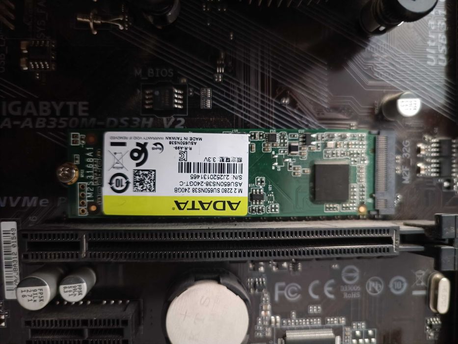 Kit Ryzen 2400g + 16gb Ram ddr4 + Gigabite GA-AB350M + SSD 240 gb