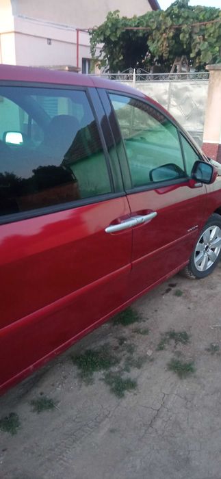 Citroen C8.  8 locuri