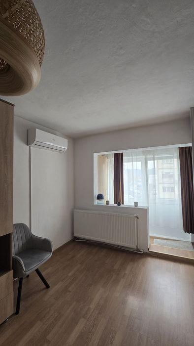 Închiriez garsoniera