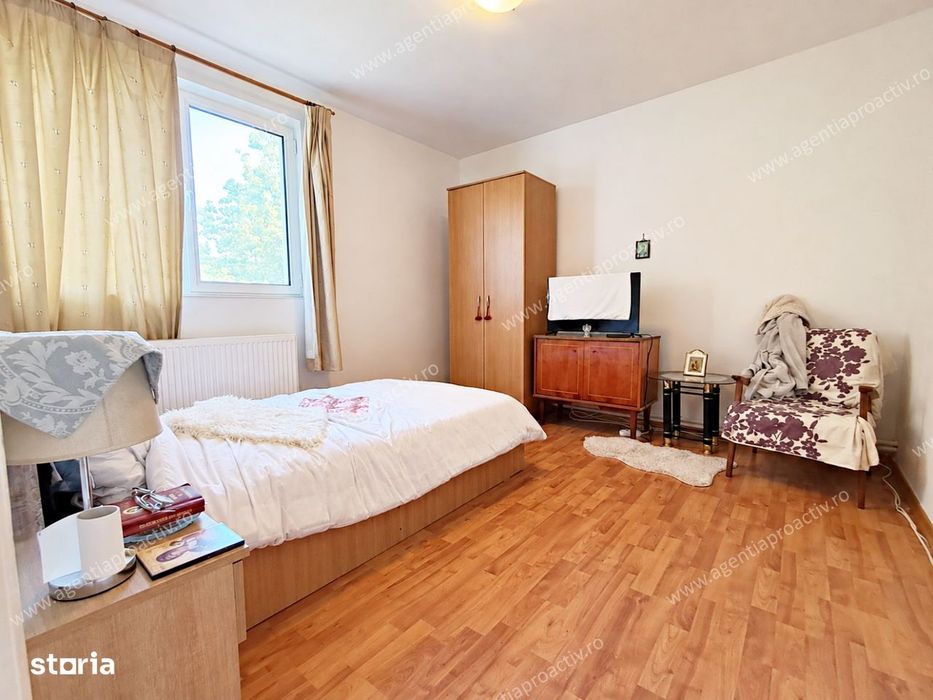 Apartament cu 4 camere , Micro 39B, etajul 1, 2 băi și 2 balcoane