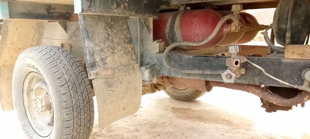 Uaz bortovoy. SOTILADI! Moshina yurib turibdi, holati zo'r