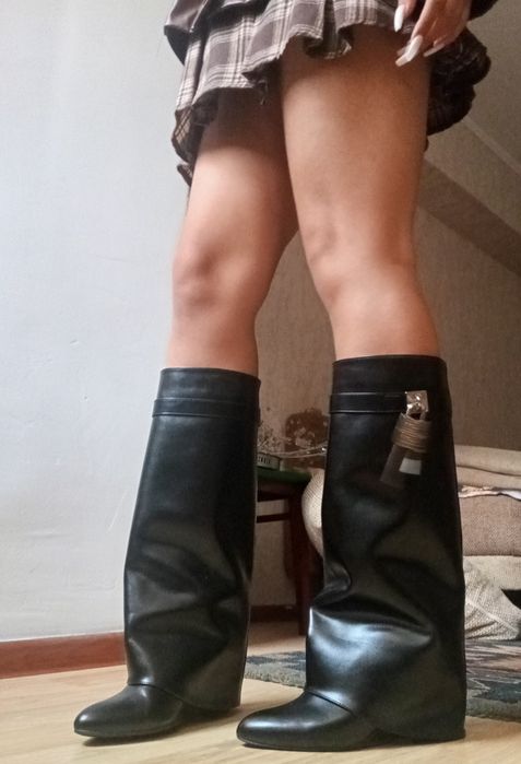 Чёрные сапоги. Торг уместен