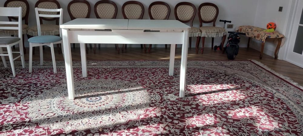 Продается обеденный стол и стулья