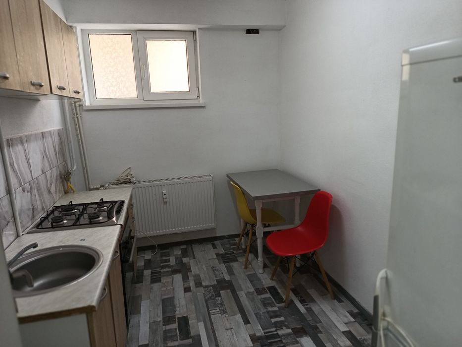 Vând apartament cu doua camere situat pe strada Oituz  posibil si ca sediu firmă