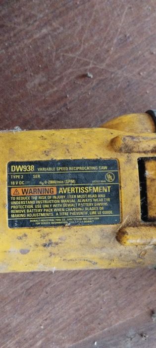 Vând fierăstrău Dewalt