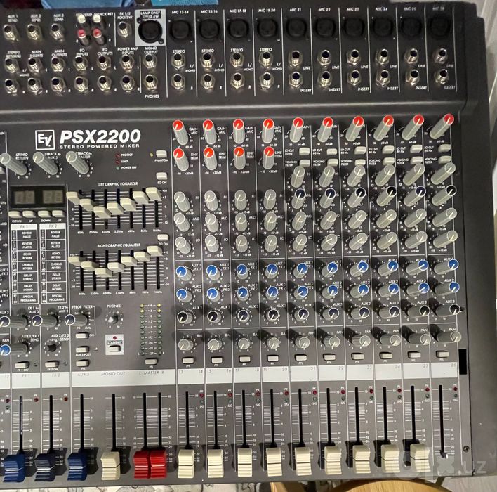 EV PSX2200 Power Mate mixer
