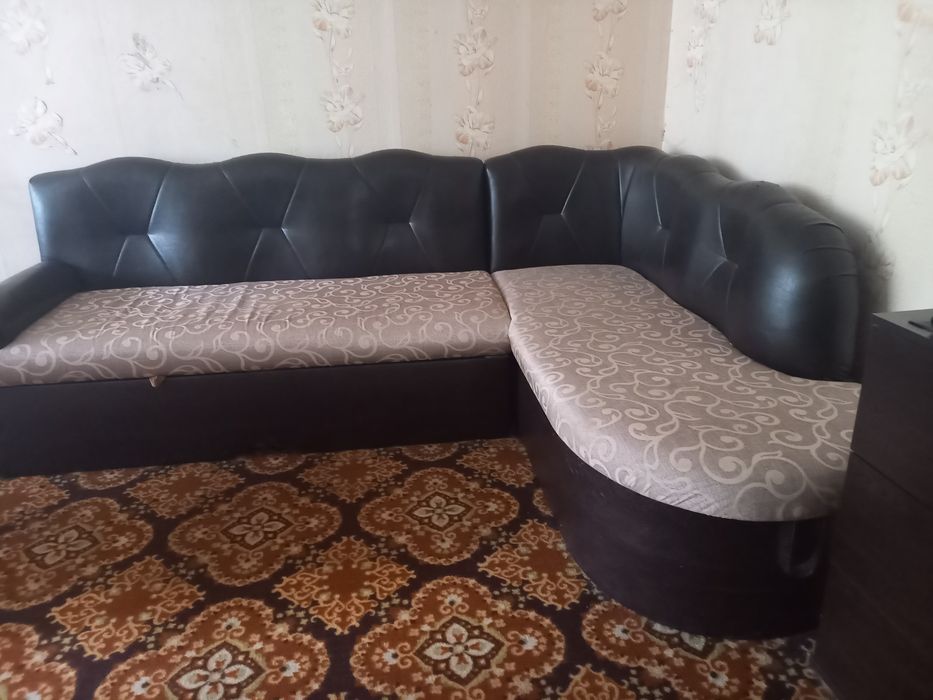 Разтегателен ъглов диван