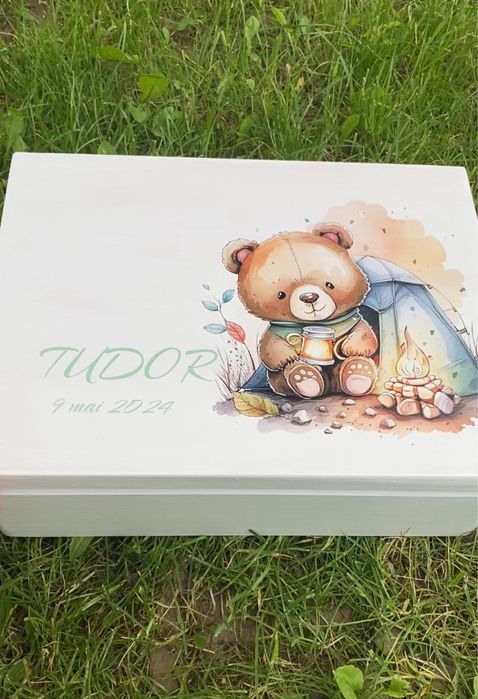 Trusou de botez, personalizat, in cufar din lemn + lumanare botez