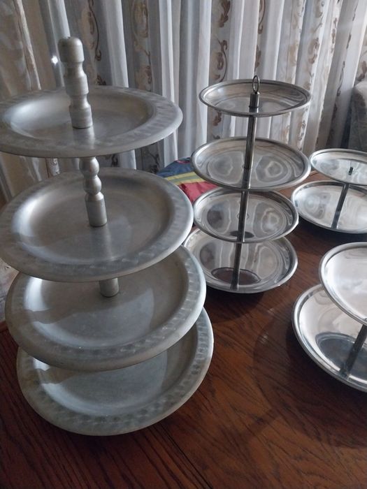 Tavite suprapuse ,pentru evenimente din inox