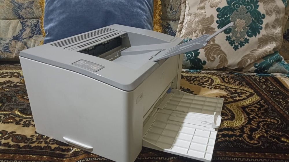 Принтер HP LJ m106w.