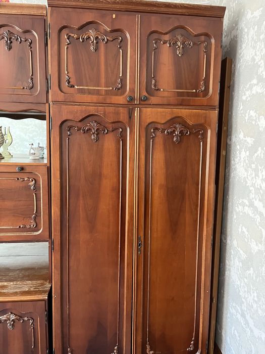 Продам стенку!Чистое дерево!