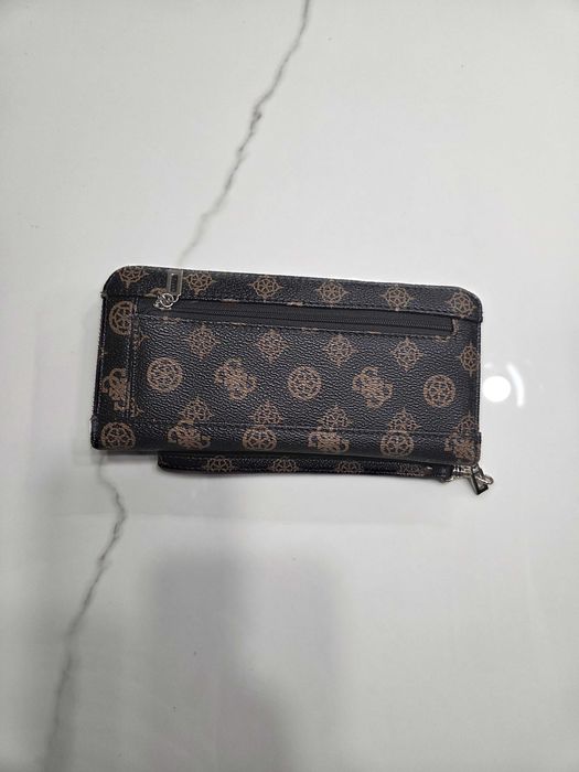 Голям портфейл Guess