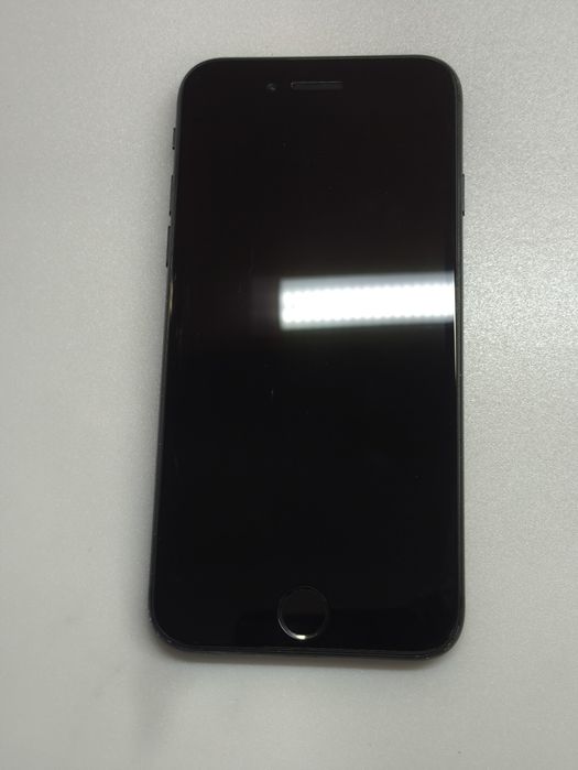 Продам iPhone 8 в отличном состоянии