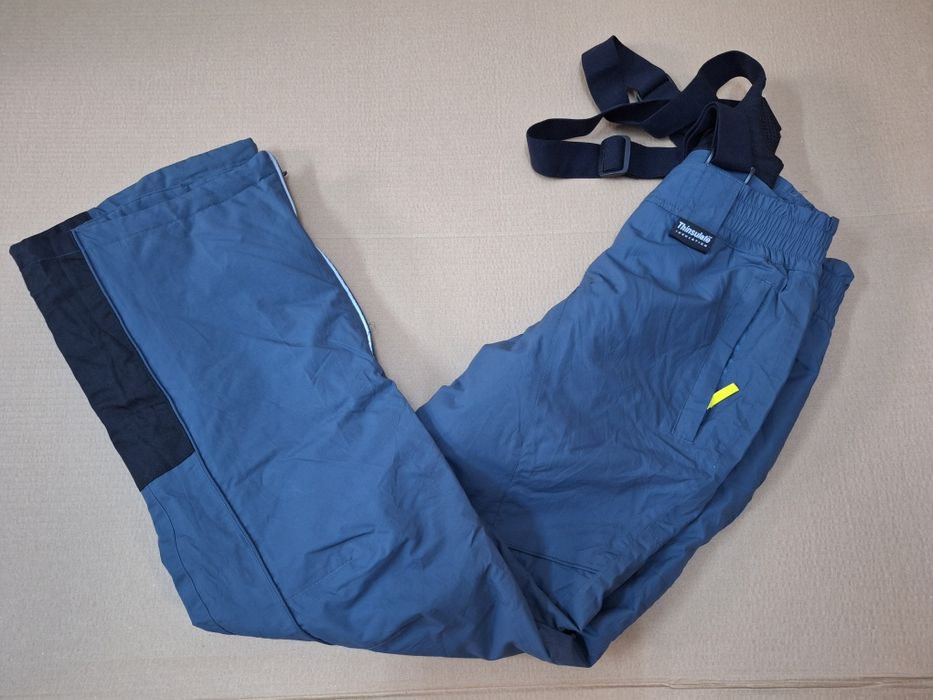 Aproape NOI. Pantaloni de ski cu bretele, marca Crane, mărimea M.