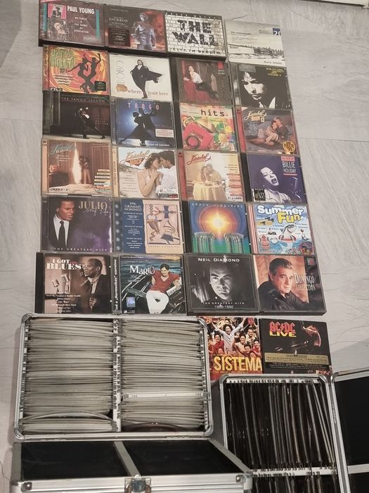 Discografie Audio CD Compact Disc NU VÂND LA BUCATĂ sunt peste 450 CD