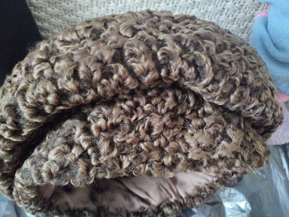 Продам две шапки натуралки.